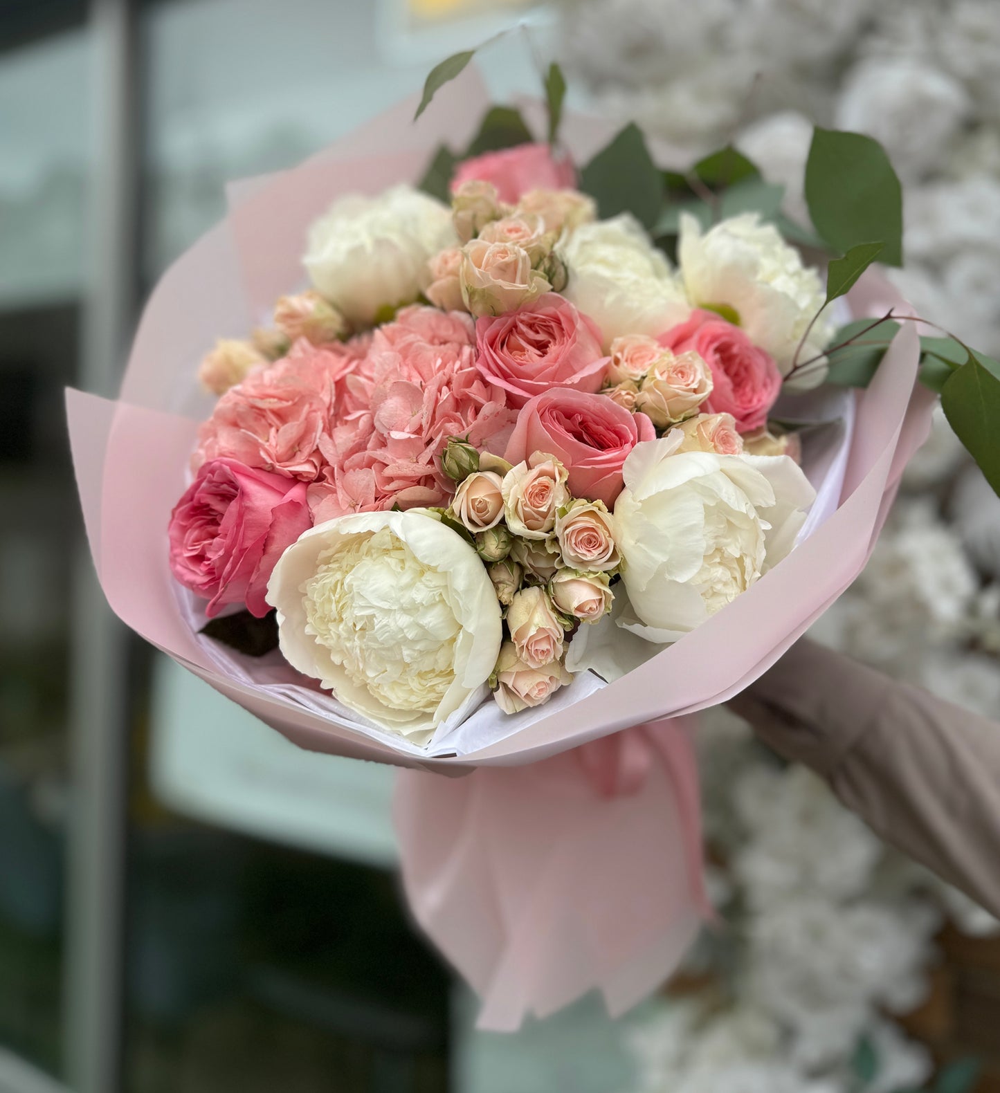 Pivoine Blanche (White Peonies)