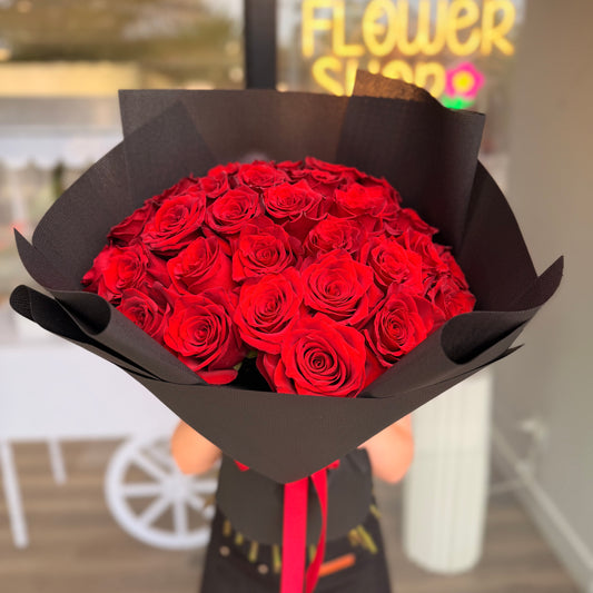 Crimson Elegance – 30 Red Roses