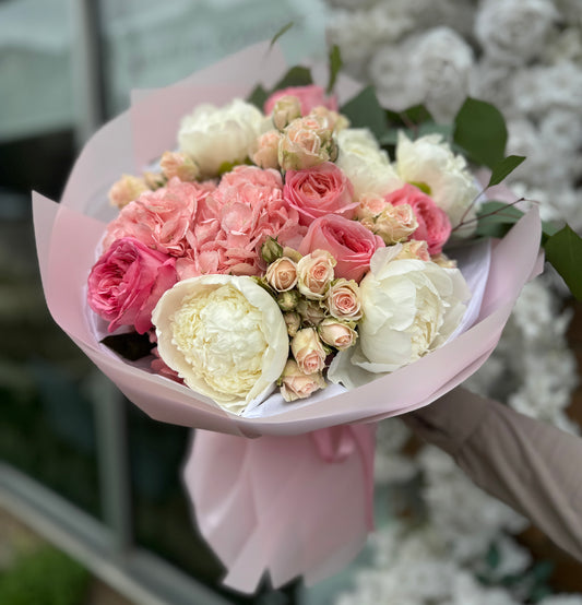 Pivoine Blanche (White Peonies)
