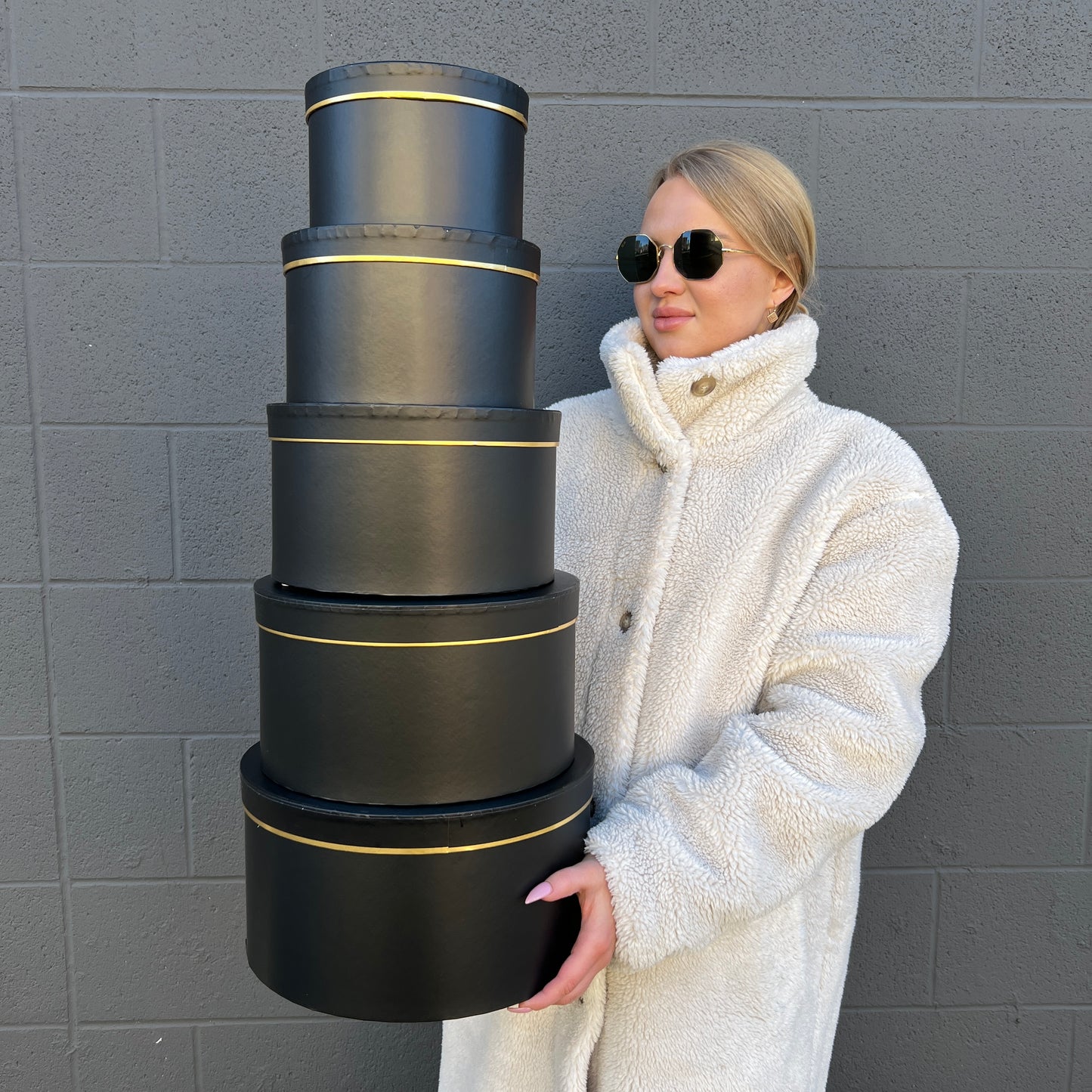 Flower Box With Gold Line - Black